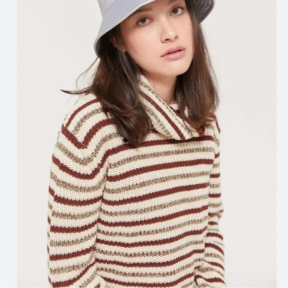 Urban Outfitters Stripped Cropped Turtleneck Sweater - Picture 2 of 8
